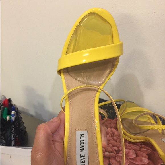 Steve Madden (Yellow) - Picture 5 of 6